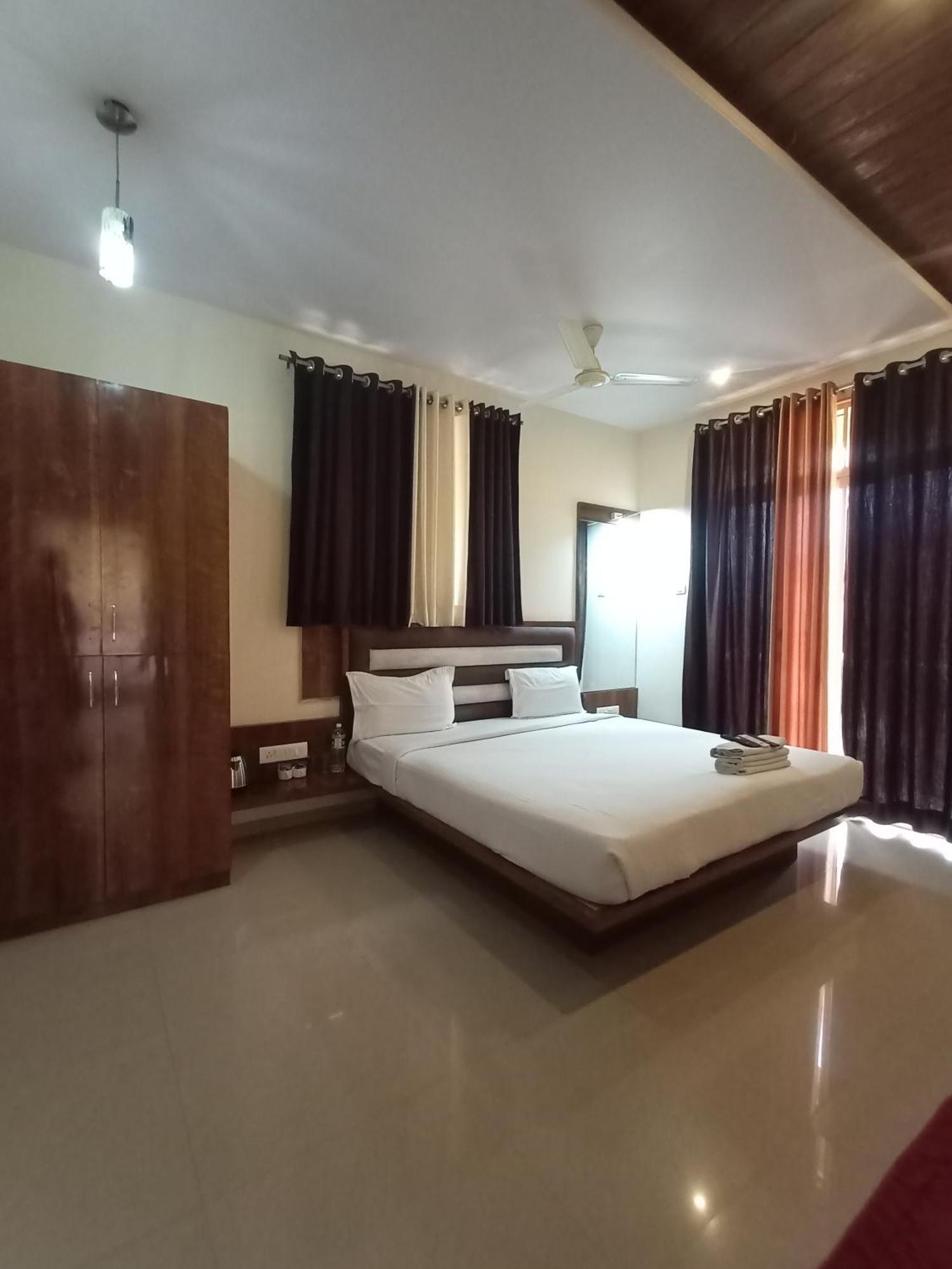 Hotel Oakwood Mahābaleshwar Kamer foto